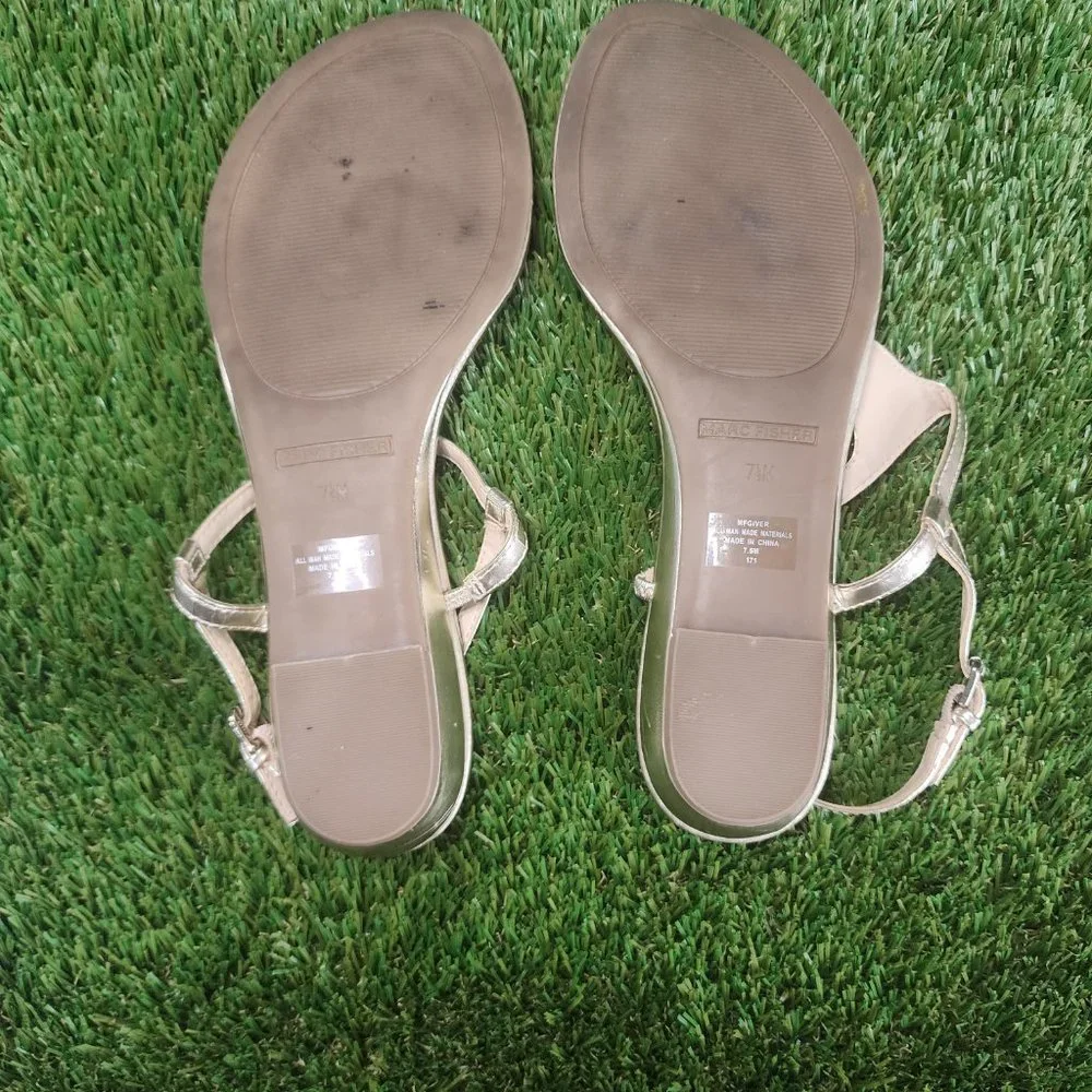 MARC FISHER - Gold Thong Sandals w/Mother of Pearl Design in Excellent Condition - Picture 3 of 5